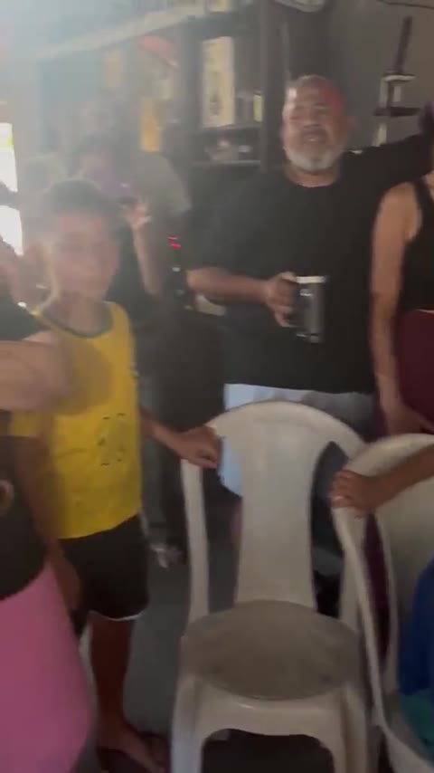 Capa do registro real de entrega, com familiares reunidos.